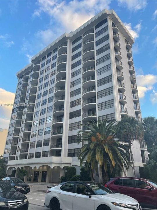 For Rent: $3,000 (2 beds, 2 baths, 1165 Square Feet)