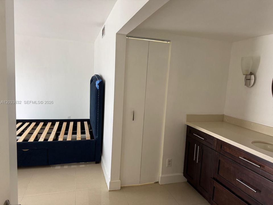 For Rent: $3,000 (2 beds, 2 baths, 1165 Square Feet)