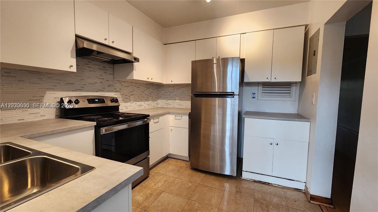 For Rent: $2,100 (1 beds, 1 baths, 767 Square Feet)