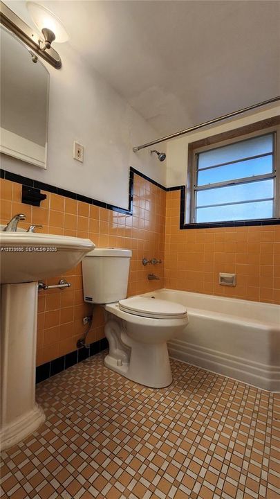 For Rent: $2,100 (1 beds, 1 baths, 767 Square Feet)