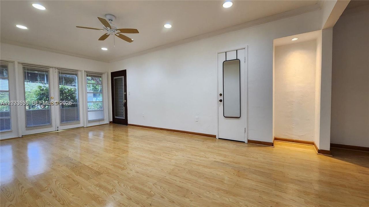 For Rent: $2,100 (1 beds, 1 baths, 767 Square Feet)