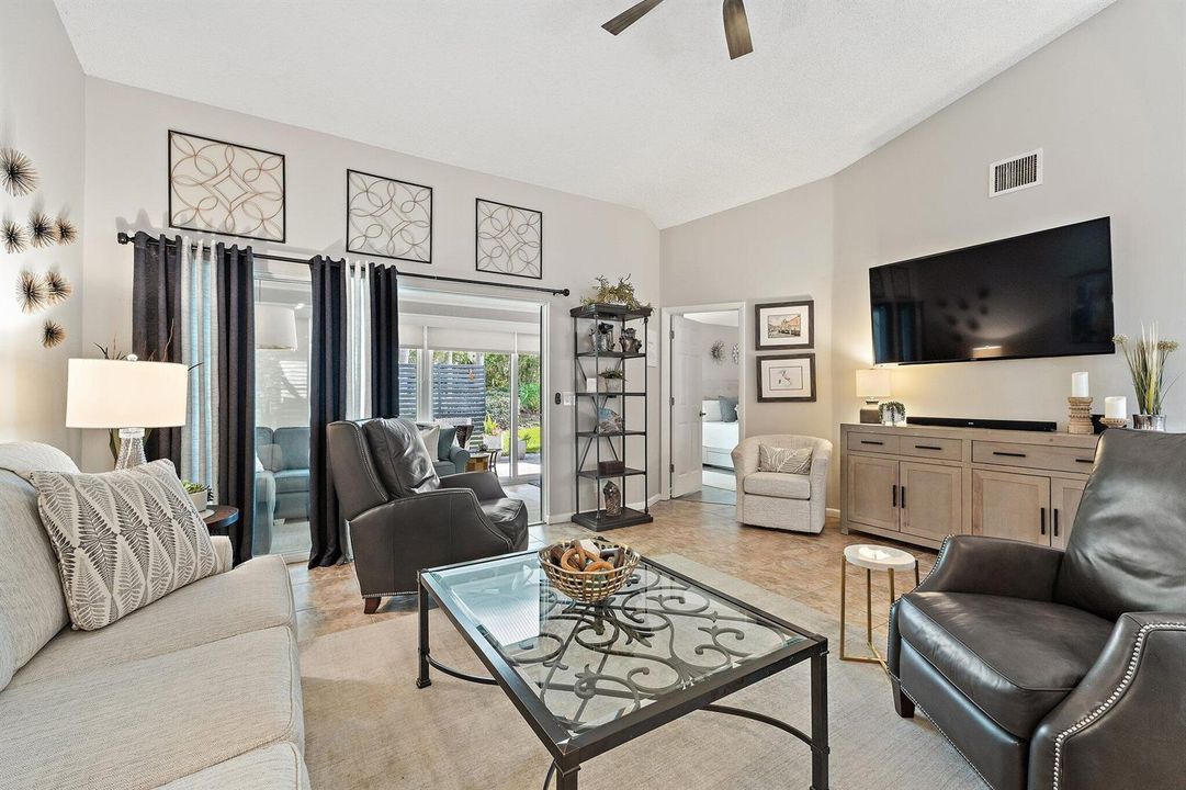 020-2387SWFoxpointWay-PalmCity-SMALL