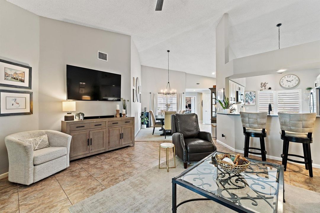 021-2387SWFoxpointWay-PalmCity-SMALL