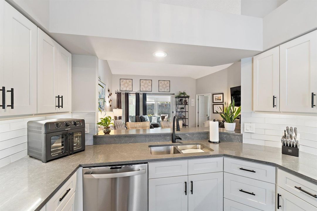 015-2387SWFoxpointWay-PalmCity-SMALL