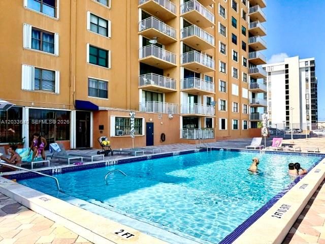 En Venta: $295,000 (2 camas, 2 baños, 1190 Pies cuadrados)