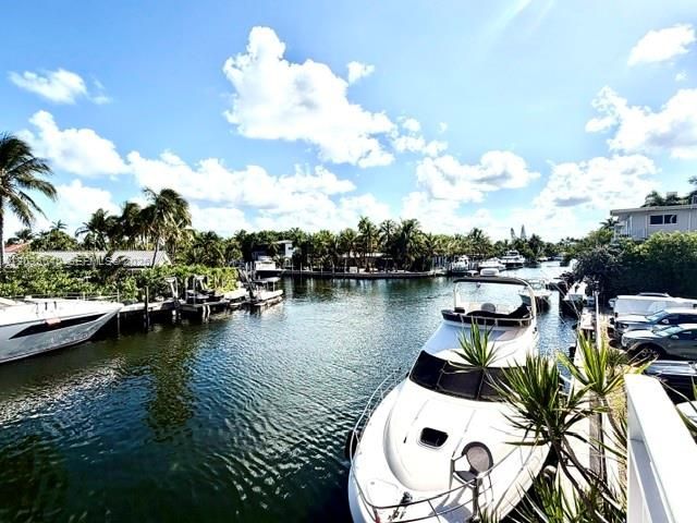 En Venta: $295,000 (2 camas, 2 baños, 1190 Pies cuadrados)