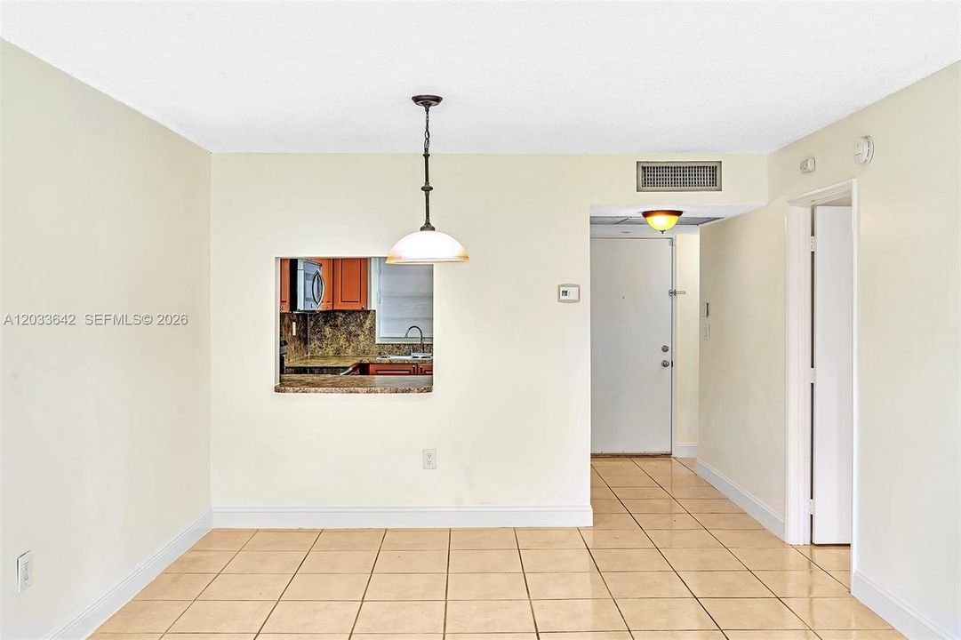 For Rent: $1,750 (1 beds, 1 baths, 850 Square Feet)