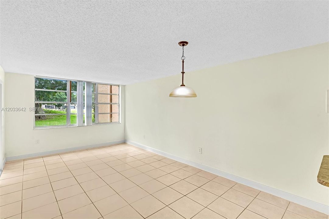 For Rent: $1,750 (1 beds, 1 baths, 850 Square Feet)