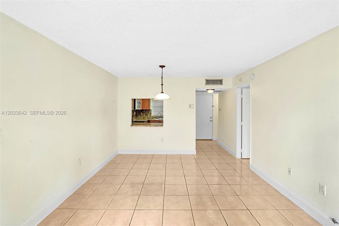 For Rent: $1,750 (1 beds, 1 baths, 850 Square Feet)