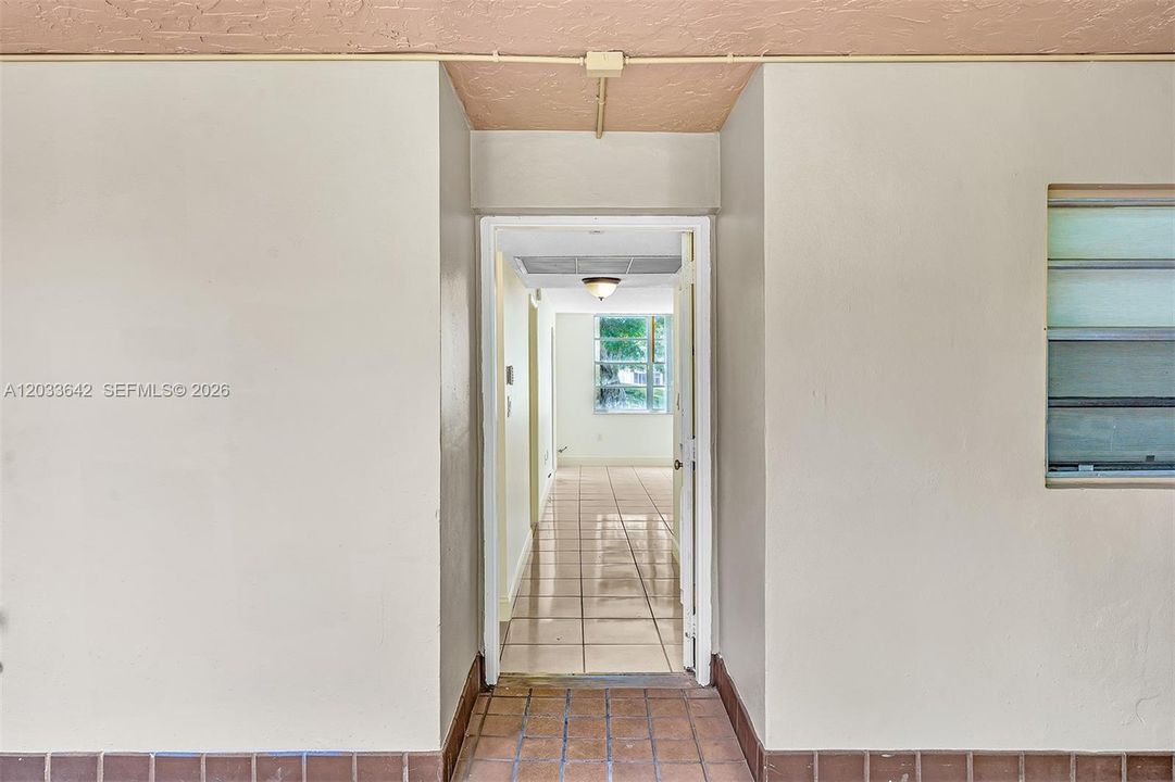 For Rent: $1,750 (1 beds, 1 baths, 850 Square Feet)