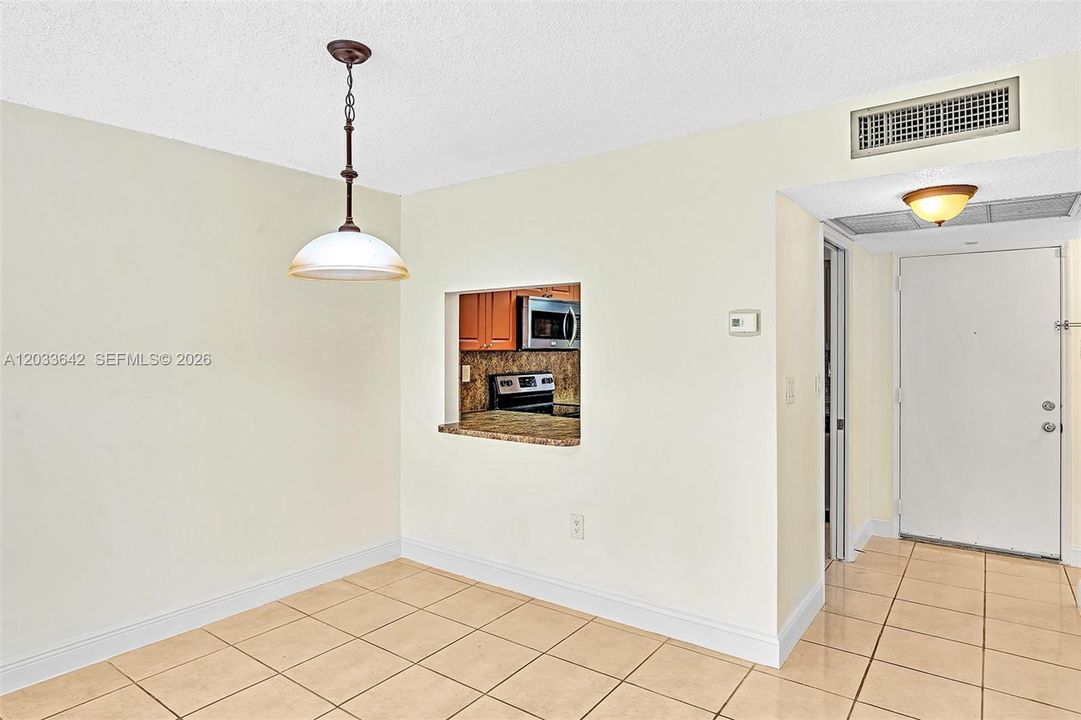 For Rent: $1,750 (1 beds, 1 baths, 850 Square Feet)