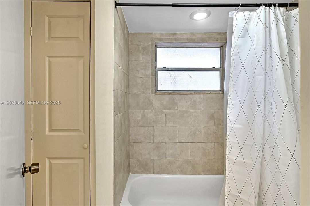 For Rent: $1,750 (1 beds, 1 baths, 850 Square Feet)