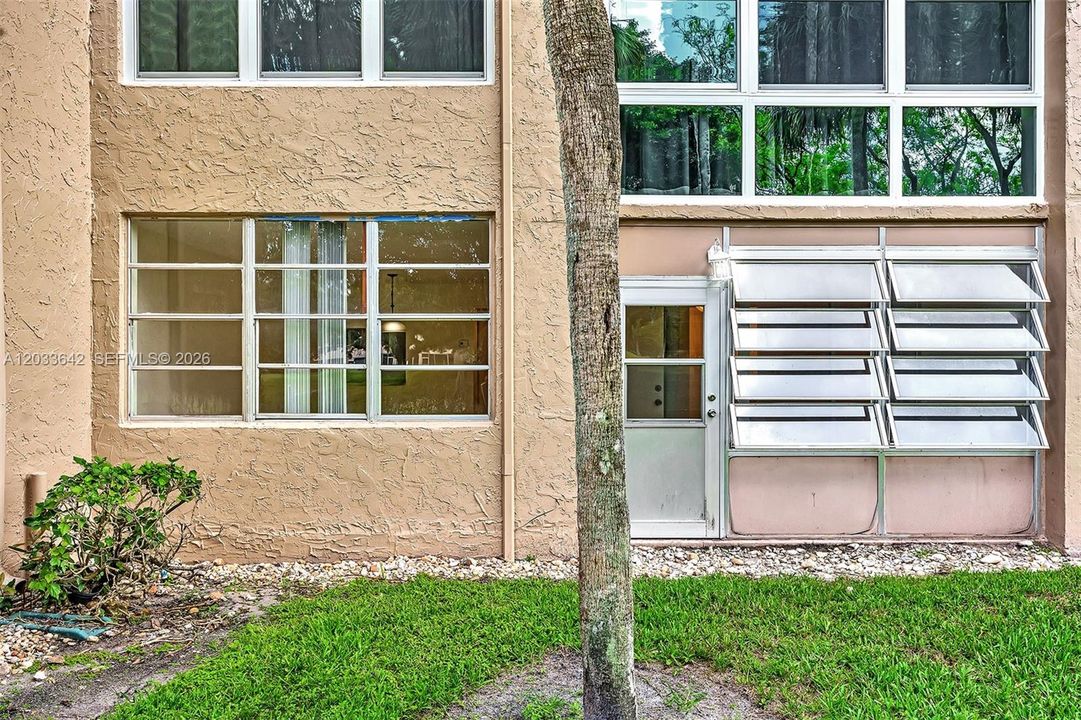 For Rent: $1,750 (1 beds, 1 baths, 850 Square Feet)