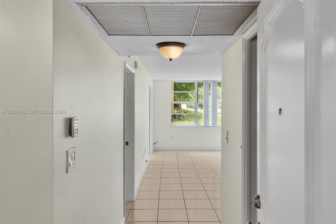 For Rent: $1,750 (1 beds, 1 baths, 850 Square Feet)