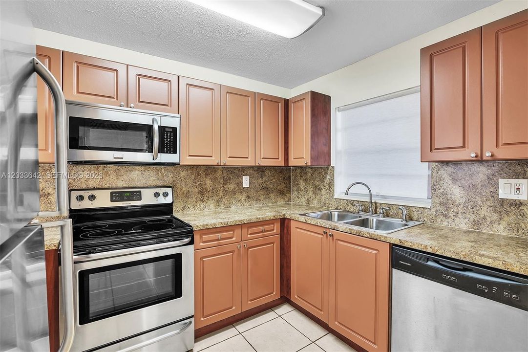 For Rent: $1,750 (1 beds, 1 baths, 850 Square Feet)