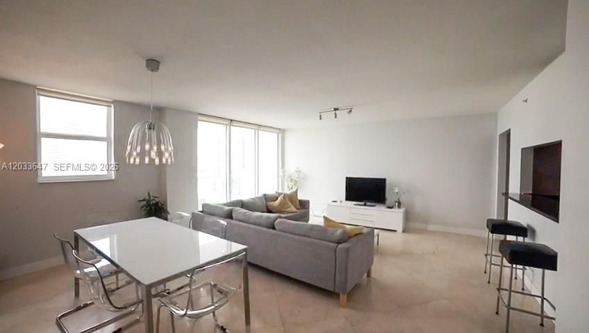 For Rent: $3,750 (2 beds, 2 baths, 1117 Square Feet)