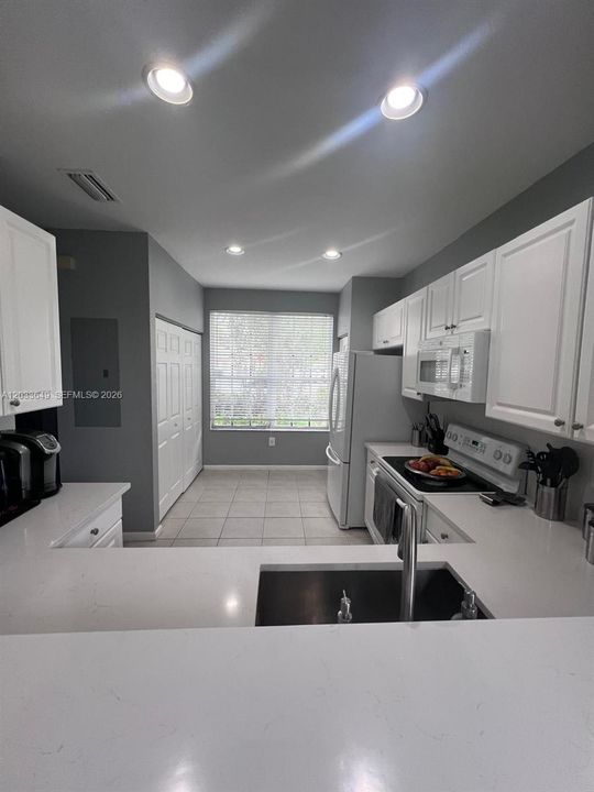 For Sale: $397,000 (3 beds, 2 baths, 1672 Square Feet)