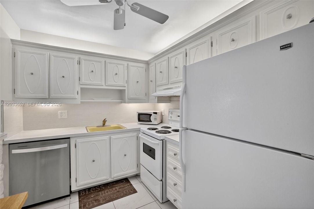 For Sale: $124,997 (1 beds, 1 baths, 675 Square Feet)