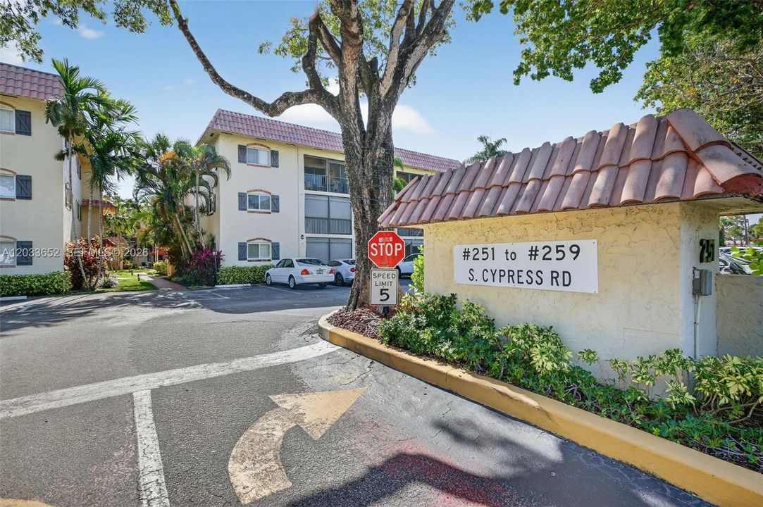 For Sale: $124,997 (1 beds, 1 baths, 675 Square Feet)