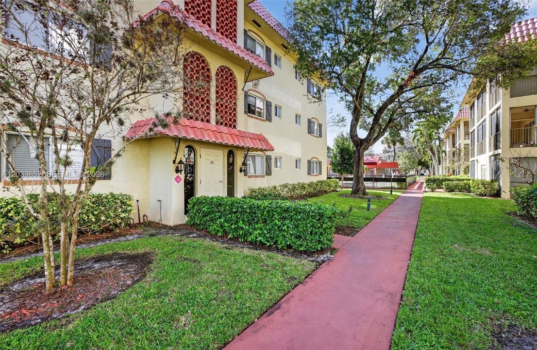 For Sale: $124,997 (1 beds, 1 baths, 675 Square Feet)