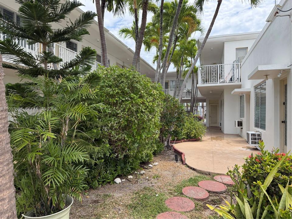 For Rent: $1,950 (1 beds, 1 baths, 431 Square Feet)
