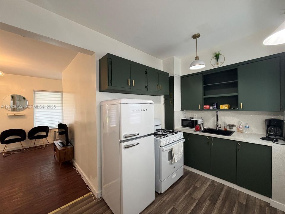 В аренду: $1,950 (1 спален, 1 ванн, 431 Квадратных фут)