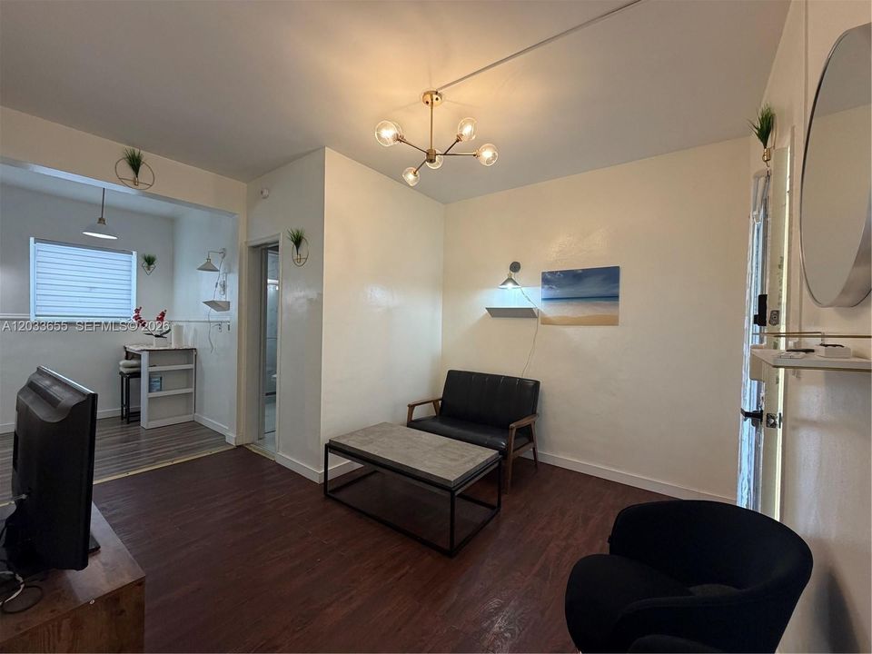 For Rent: $1,950 (1 beds, 1 baths, 431 Square Feet)