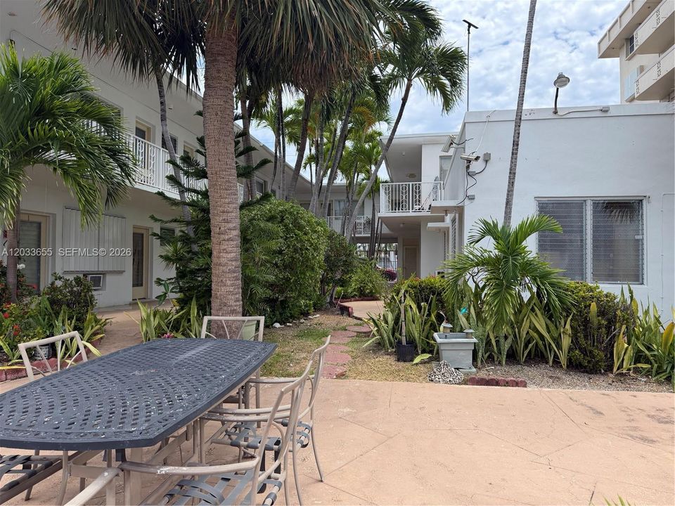 For Rent: $1,950 (1 beds, 1 baths, 431 Square Feet)