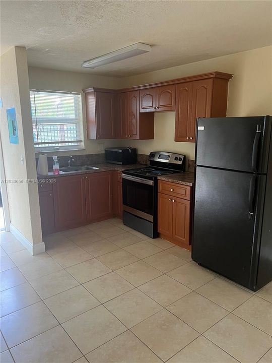 For Rent: $2,000 (2 beds, 1 baths, 3528 Square Feet)