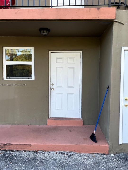 For Rent: $2,000 (2 beds, 1 baths, 3528 Square Feet)