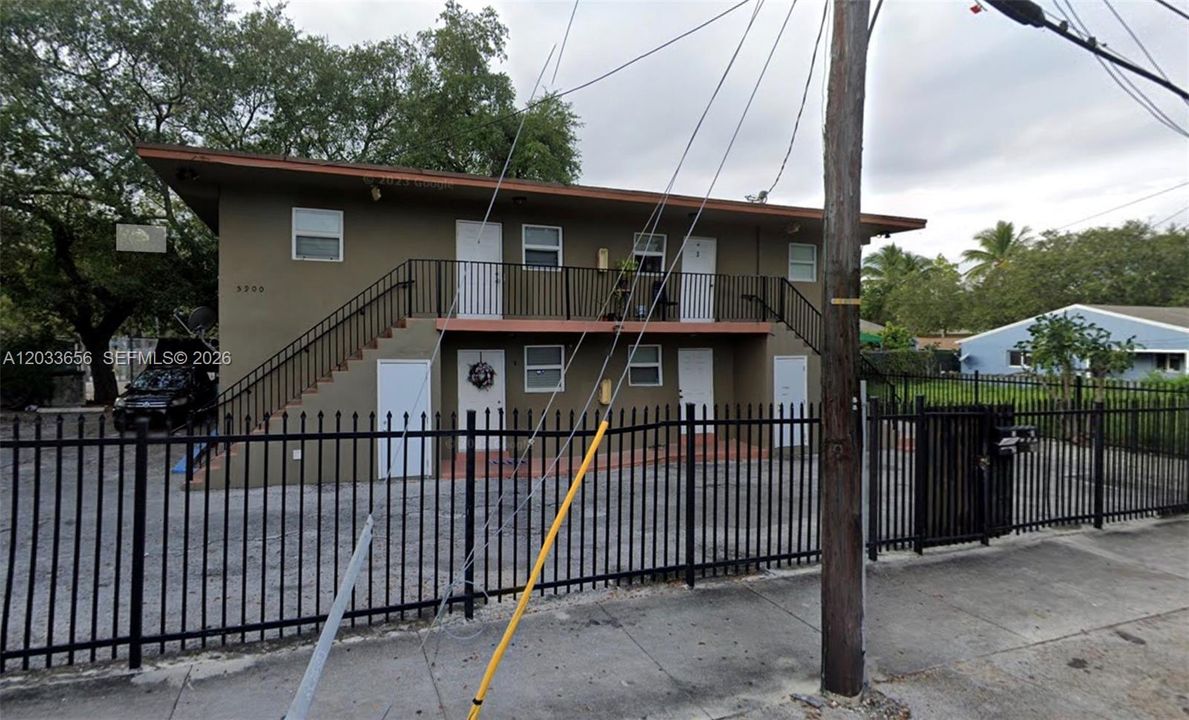 For Rent: $2,000 (2 beds, 1 baths, 3528 Square Feet)