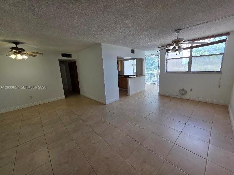 For Rent: $2,200 (2 beds, 2 baths, 1086 Square Feet)