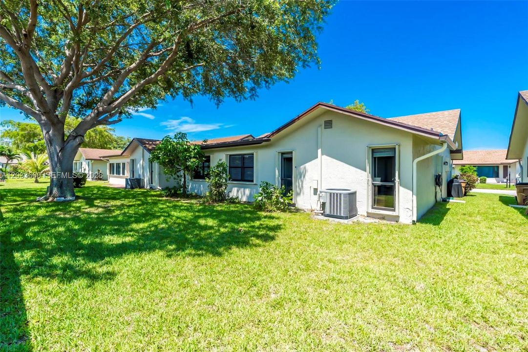 For Sale: $368,000 (2 beds, 2 baths, 1470 Square Feet)