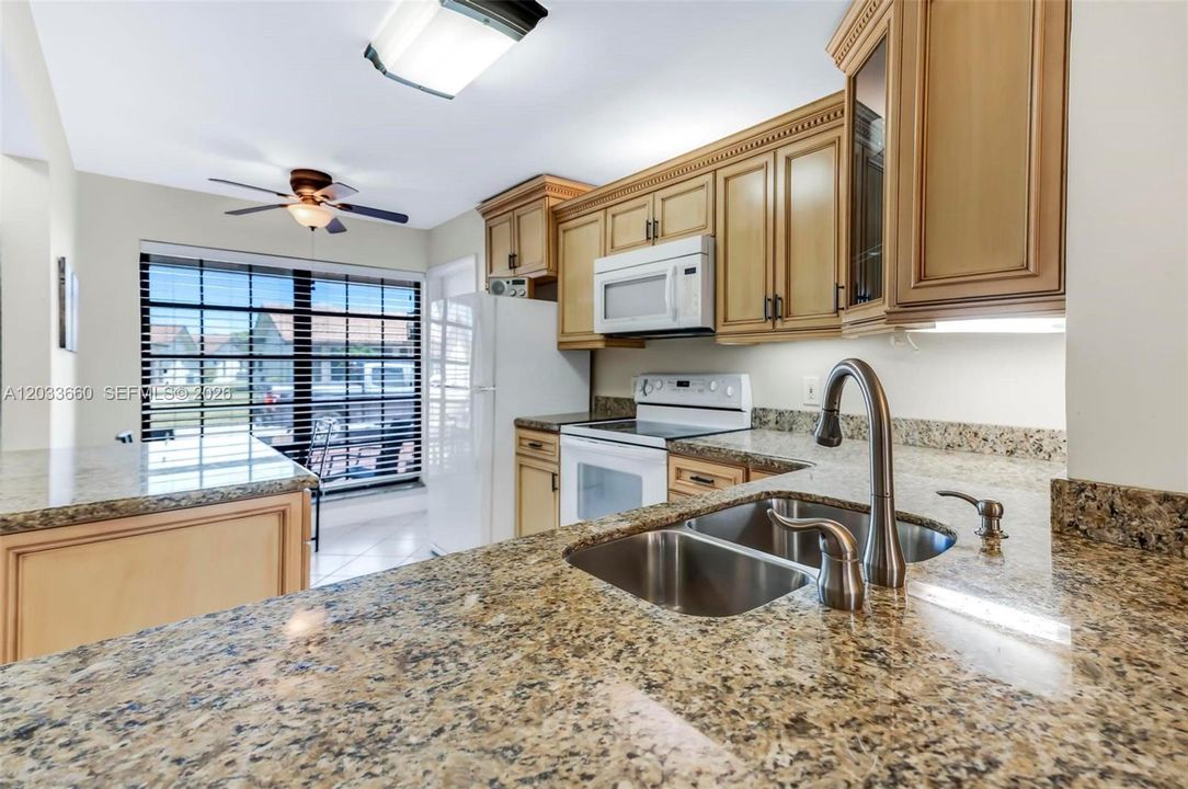 For Sale: $368,000 (2 beds, 2 baths, 1470 Square Feet)