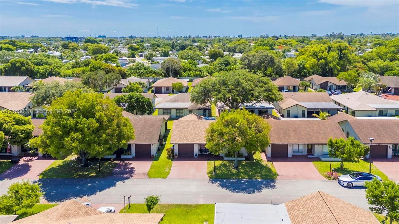 For Sale: $368,000 (2 beds, 2 baths, 1470 Square Feet)