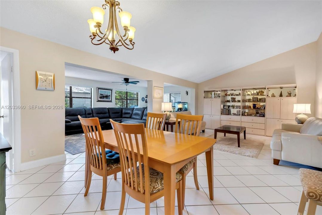 For Sale: $368,000 (2 beds, 2 baths, 1470 Square Feet)
