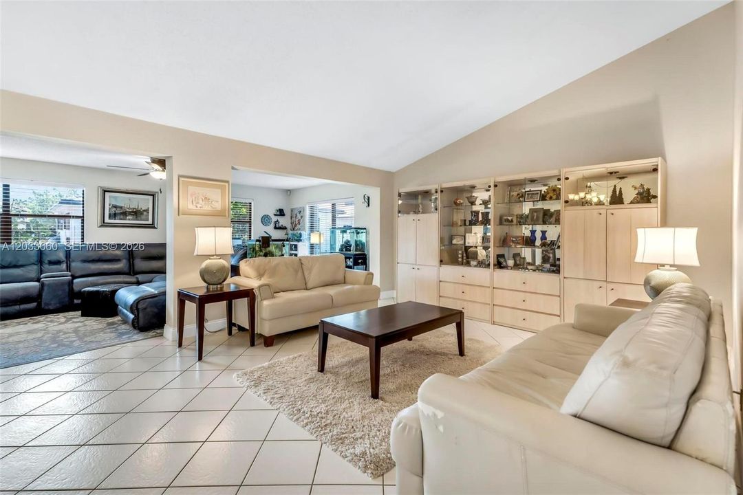 For Sale: $368,000 (2 beds, 2 baths, 1470 Square Feet)
