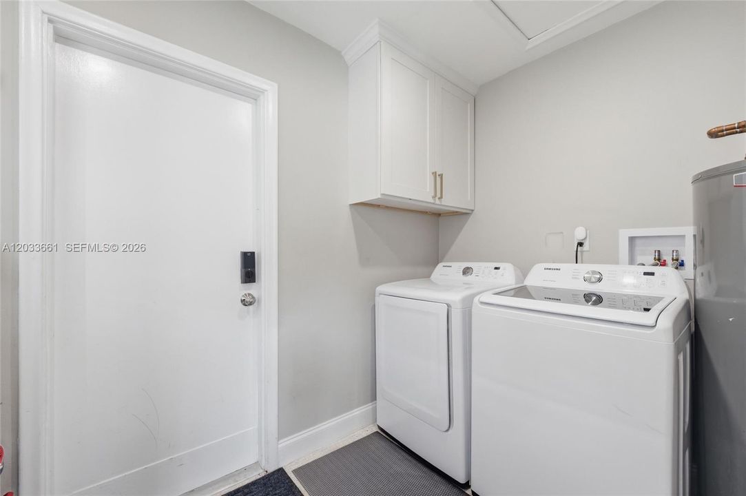 For Sale: $709,900 (2 beds, 2 baths, 1369 Square Feet)