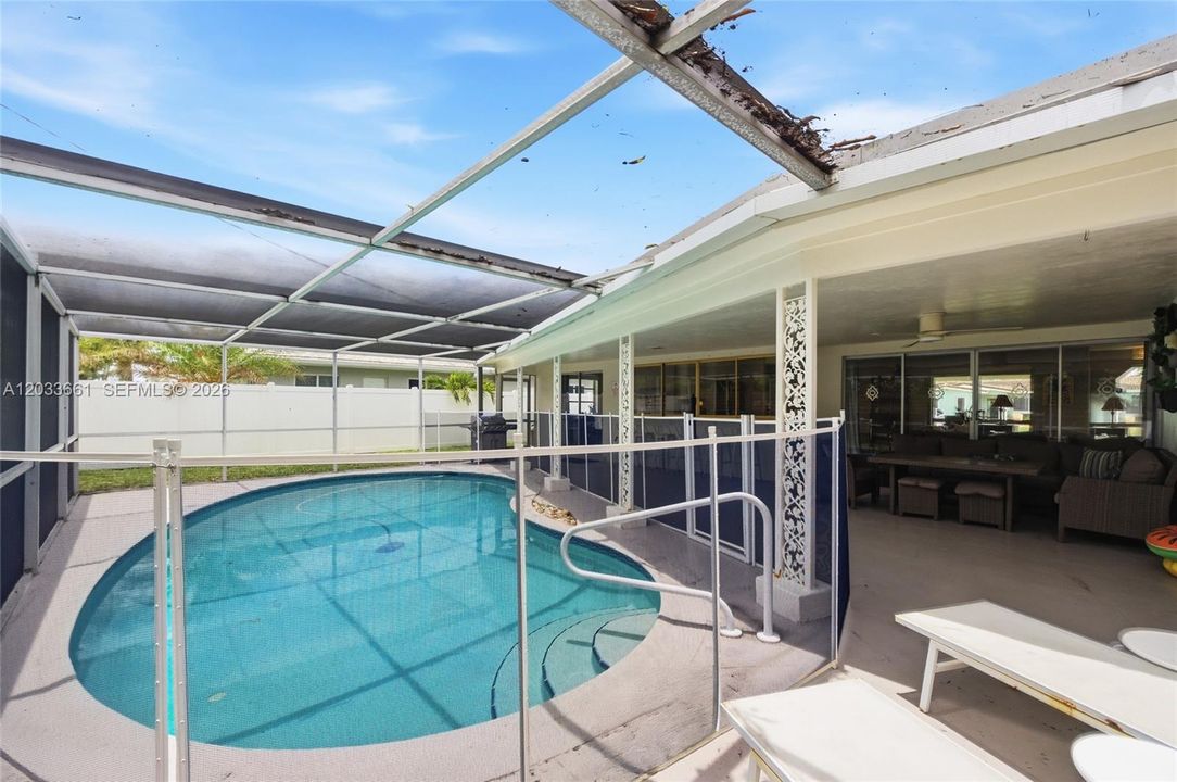 For Sale: $709,900 (2 beds, 2 baths, 1369 Square Feet)