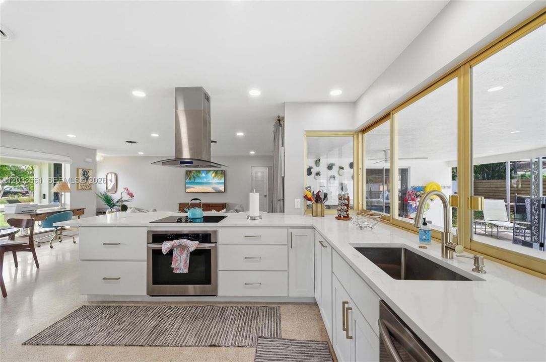 For Sale: $709,900 (2 beds, 2 baths, 1369 Square Feet)