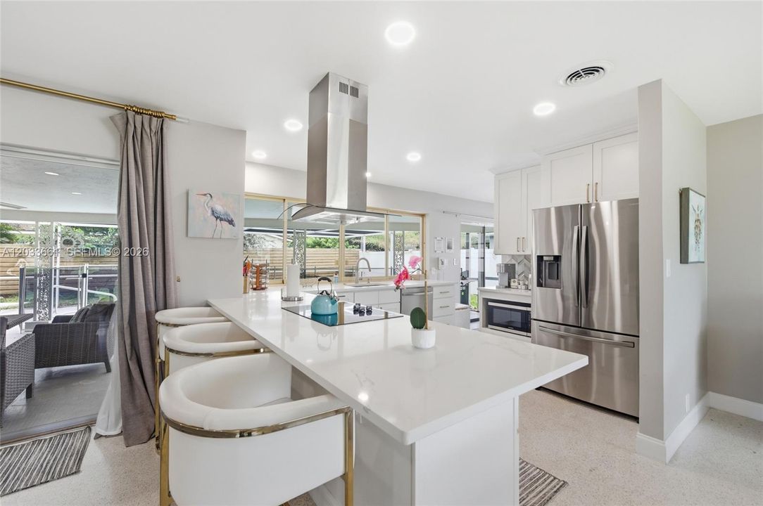 For Sale: $709,900 (2 beds, 2 baths, 1369 Square Feet)
