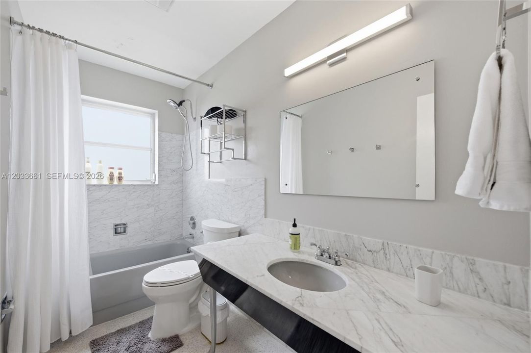 For Sale: $709,900 (2 beds, 2 baths, 1369 Square Feet)
