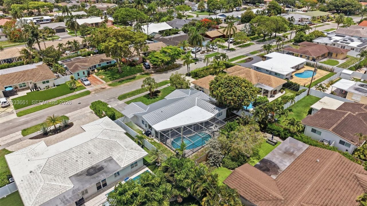 For Sale: $709,900 (2 beds, 2 baths, 1369 Square Feet)