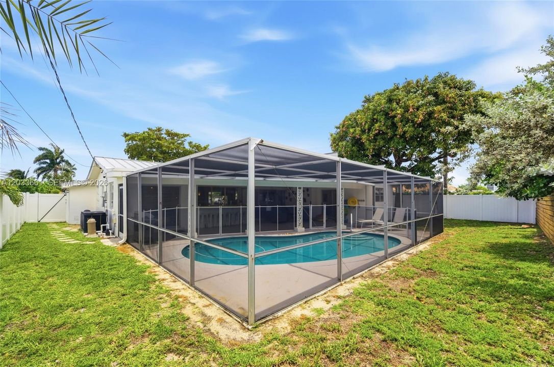 For Sale: $709,900 (2 beds, 2 baths, 1369 Square Feet)