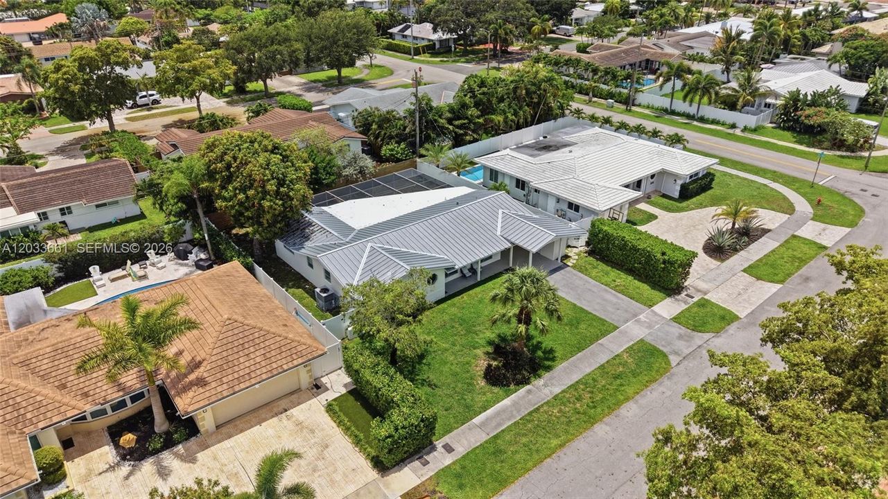 For Sale: $709,900 (2 beds, 2 baths, 1369 Square Feet)