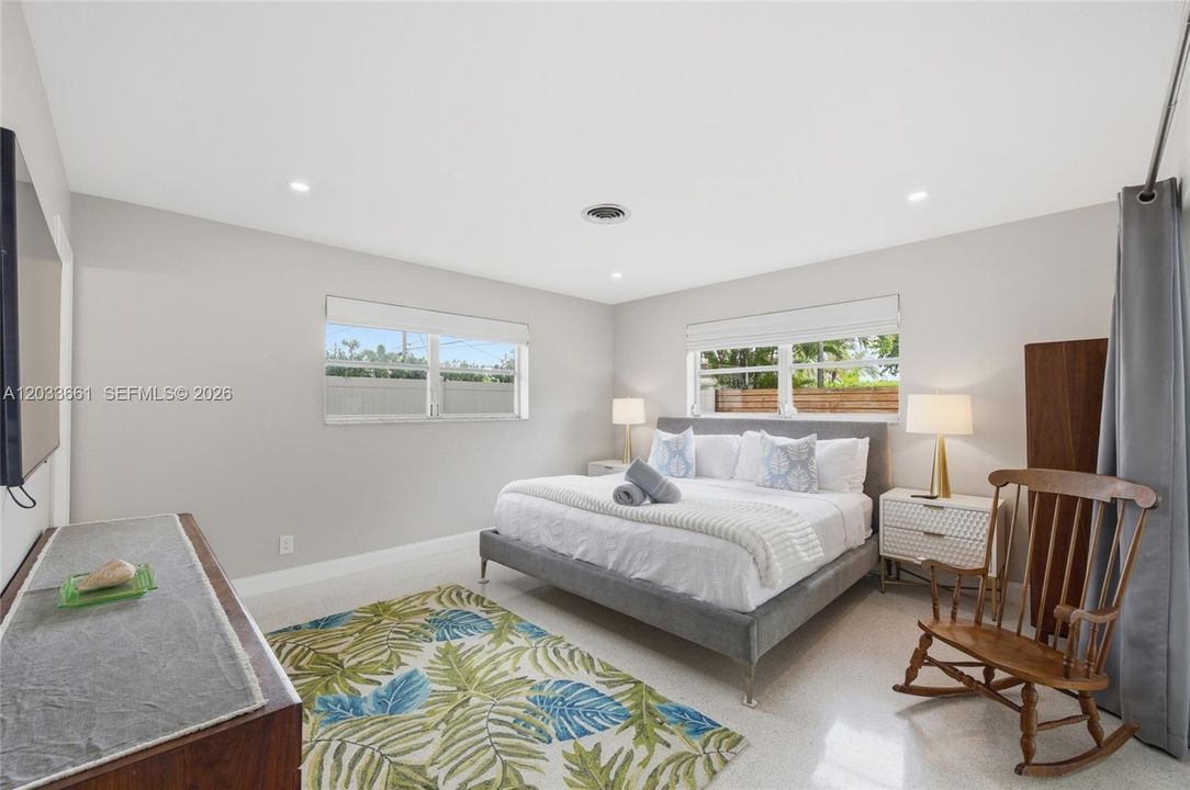 For Sale: $709,900 (2 beds, 2 baths, 1369 Square Feet)