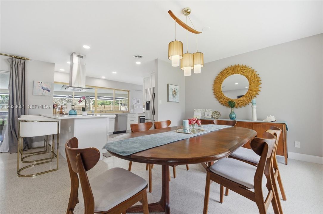 For Sale: $709,900 (2 beds, 2 baths, 1369 Square Feet)