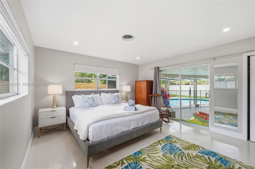 For Sale: $709,900 (2 beds, 2 baths, 1369 Square Feet)
