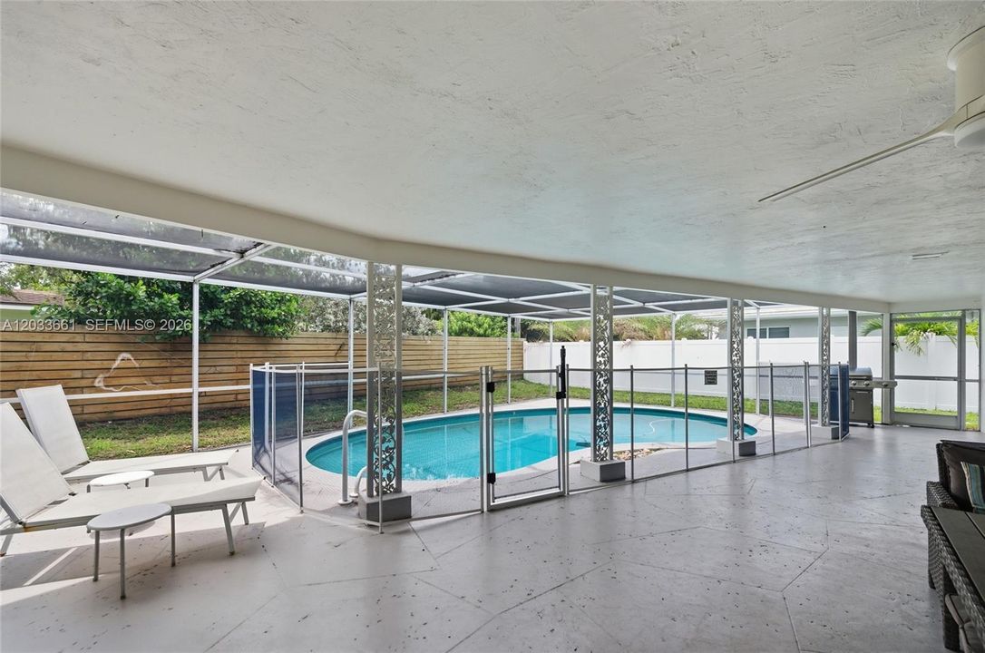 For Sale: $709,900 (2 beds, 2 baths, 1369 Square Feet)