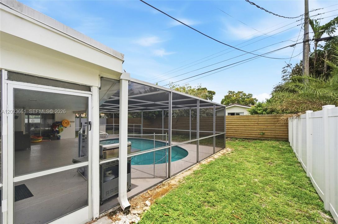For Sale: $709,900 (2 beds, 2 baths, 1369 Square Feet)
